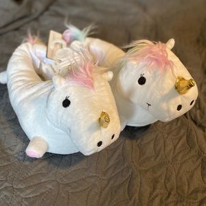 Unicorn slippers bew with tag